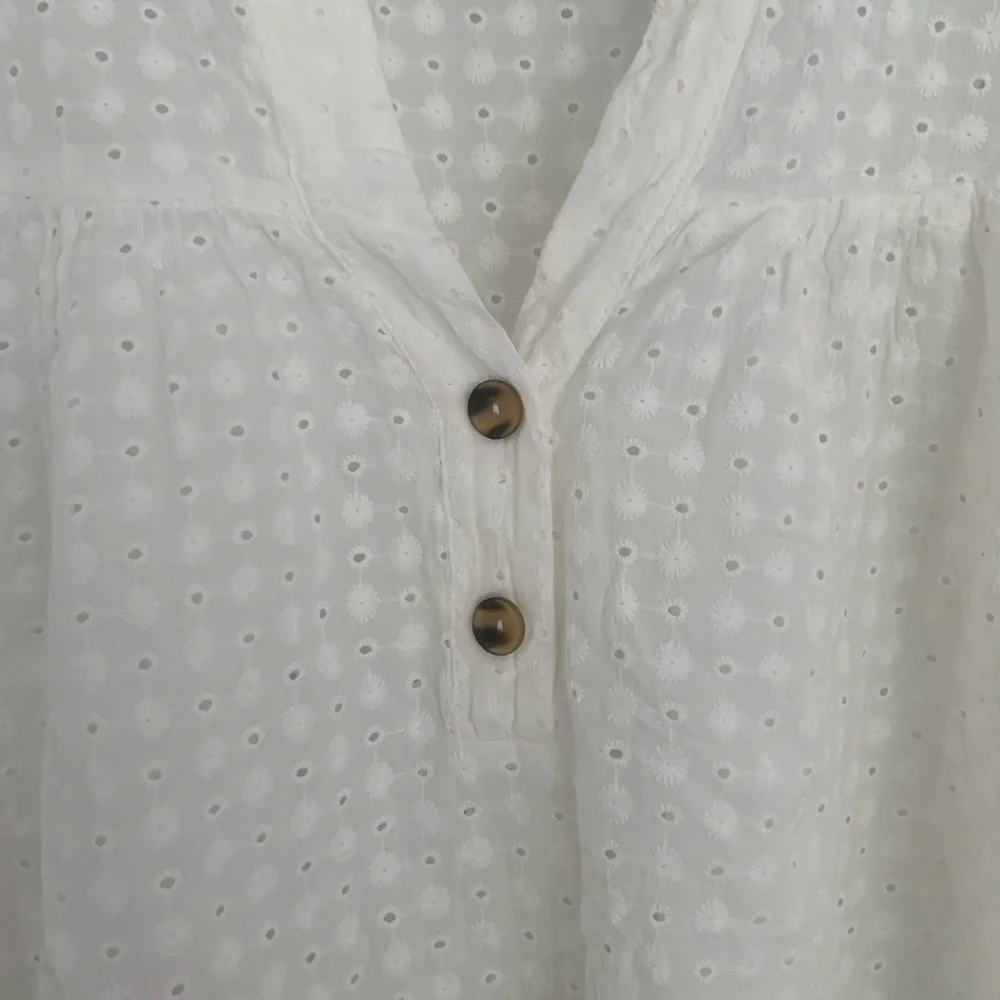 New without tag! Zara women puff sleeve white embroidered eyelet top